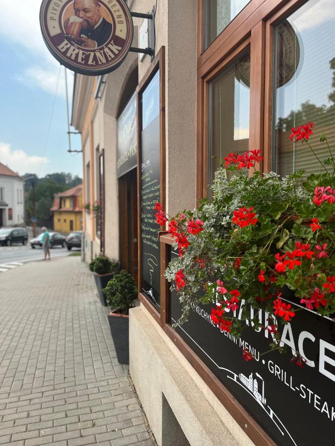 Penzion A Restaurace Zamecka Vratnica فيزوفيتسي المظهر الخارجي الصورة
